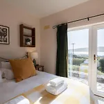 The White House - Overlooking Bay