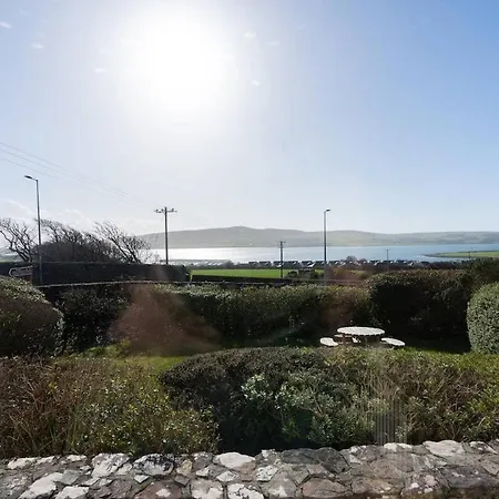 Hébergement de vacances The White House - Overlooking Bay *